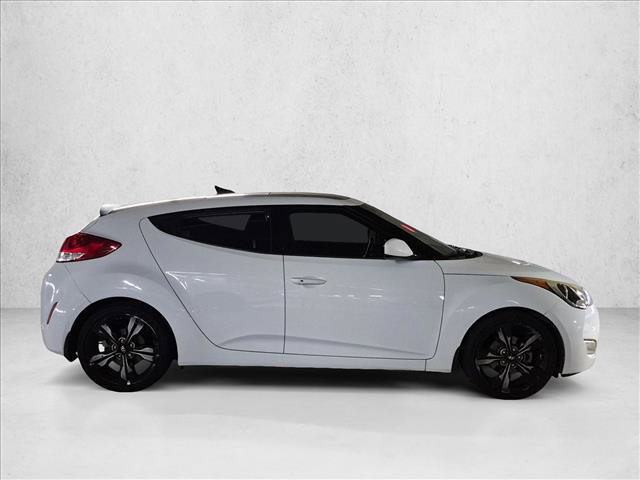 Used 2017 Hyundai Veloster Value Edition FWD image 4