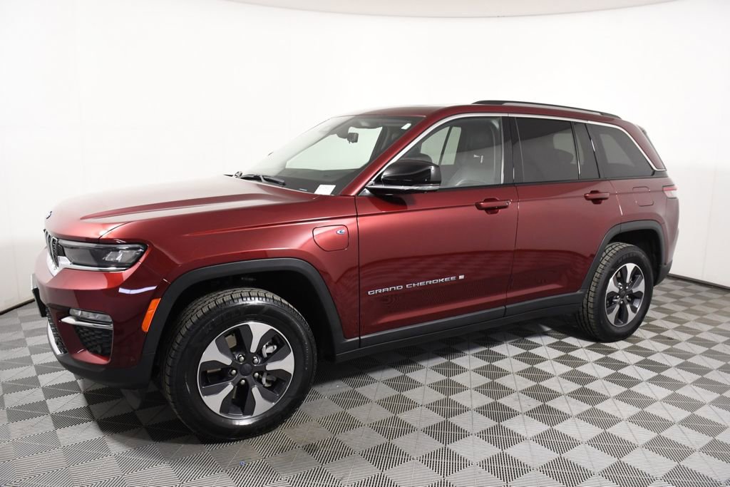 Used 2022 Jeep Grand Cherokee Limited 4xe w/ Luxury Tech Group II image 2