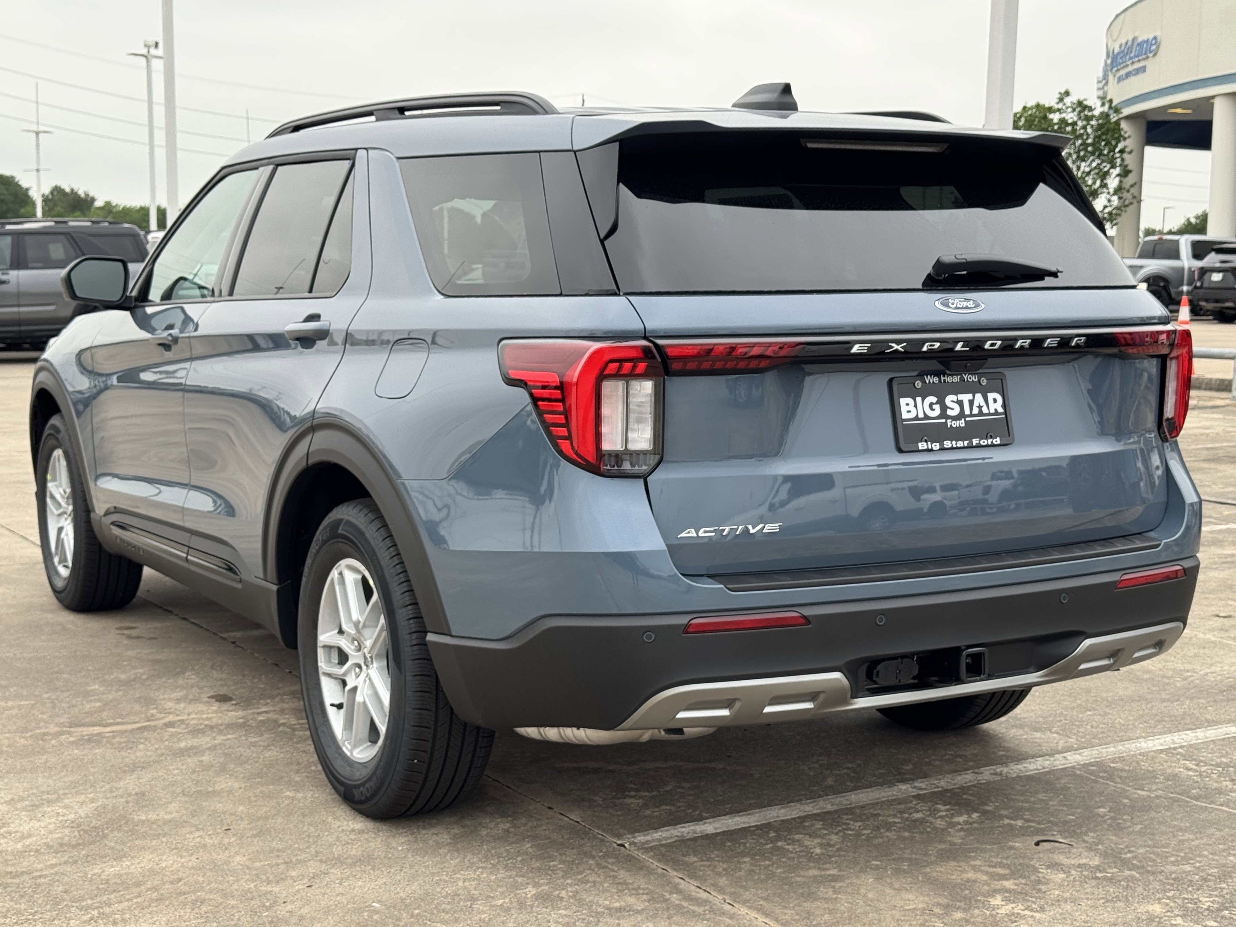 New 2026 Ford Explorer Active RWD image 8