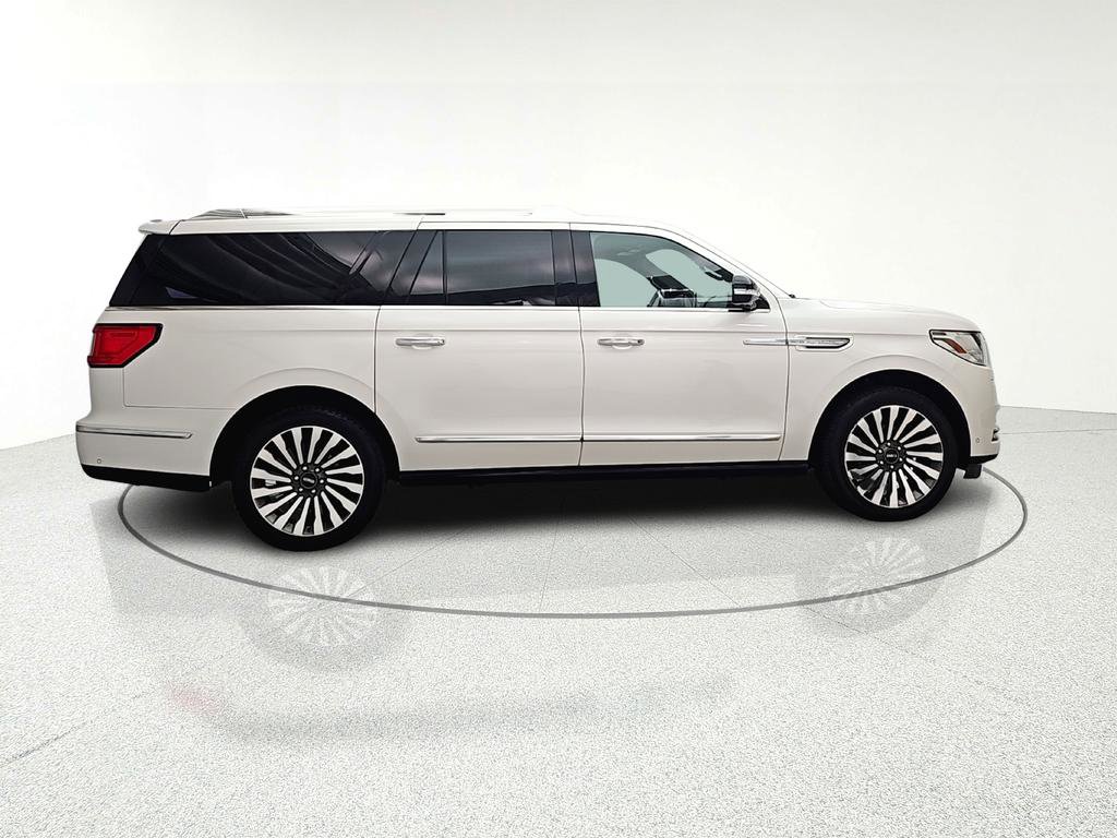 Used 2018 Lincoln Navigator L Reserve w/ Technology Package image 8