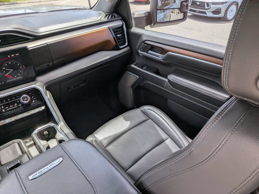 Used 2024 GMC Sierra 2500 Denali w/ Denali Reserve Package AWD/4WD image 18