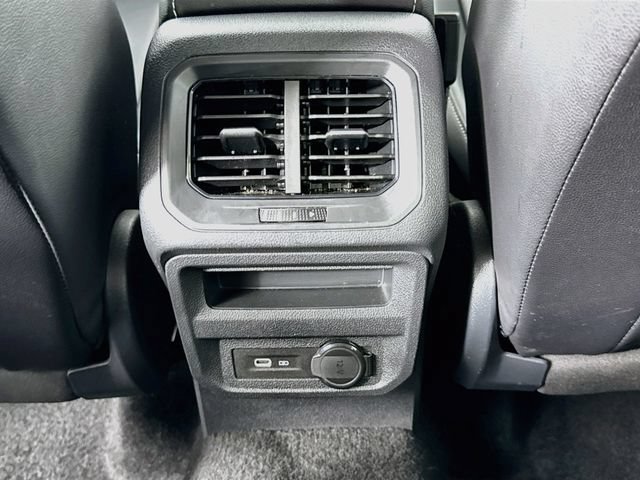 Used 2024 Volkswagen Tiguan SE AWD/4WD image 24