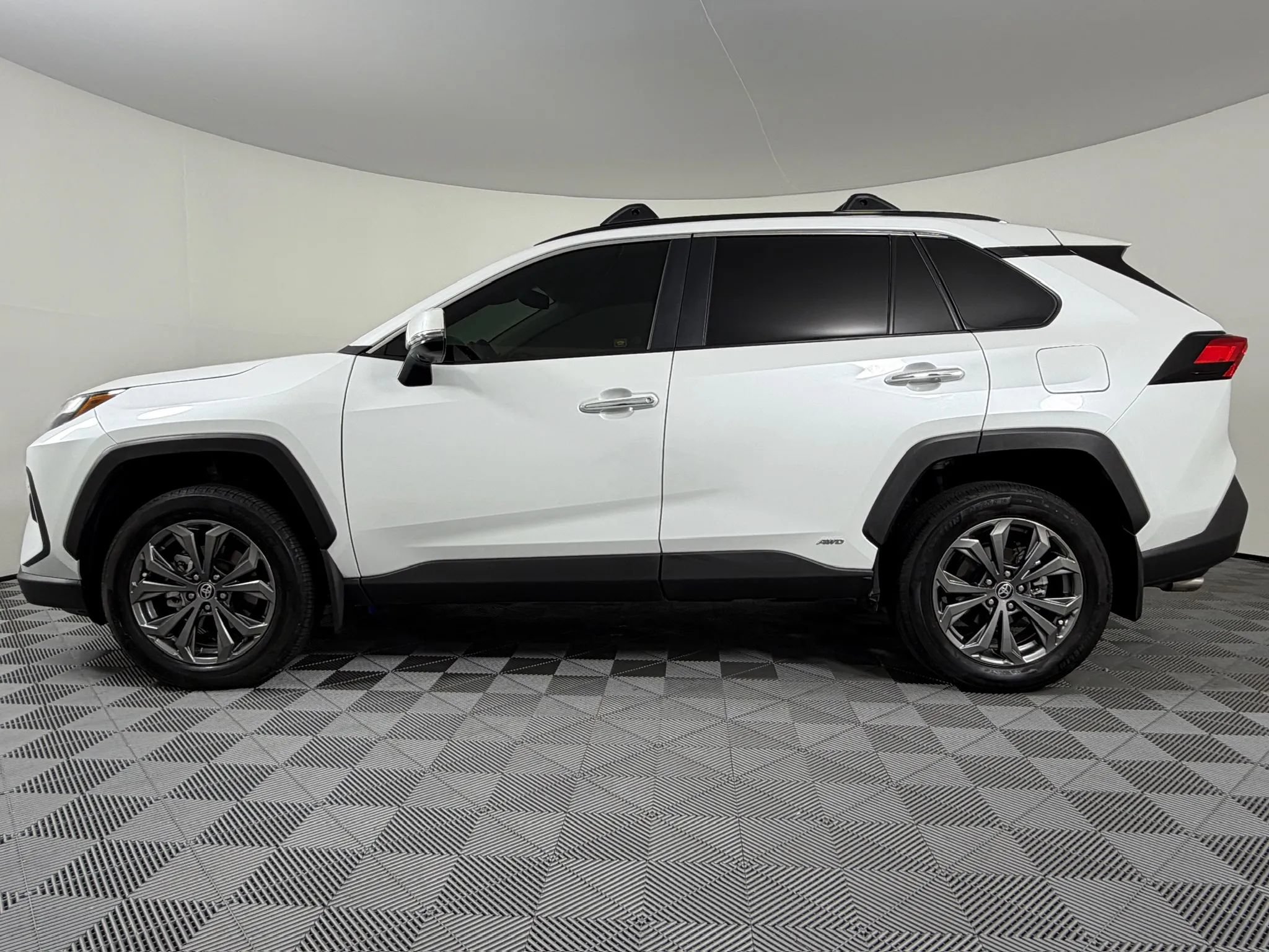 Used 2024 Toyota RAV4 Limited w/ Advanced Technology Package AWD/4WD image 6