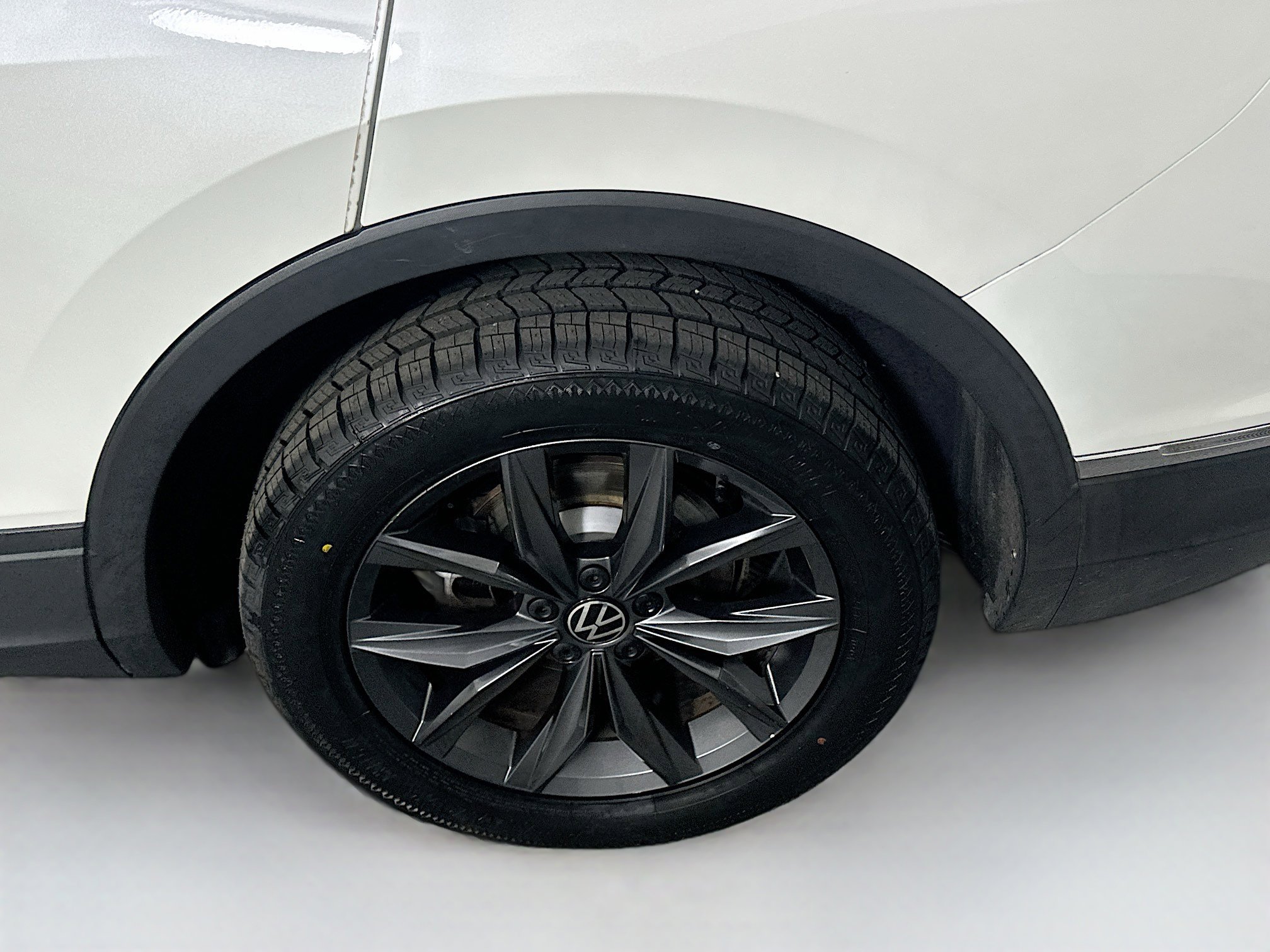 Used 2023 Volkswagen Tiguan SE image 11