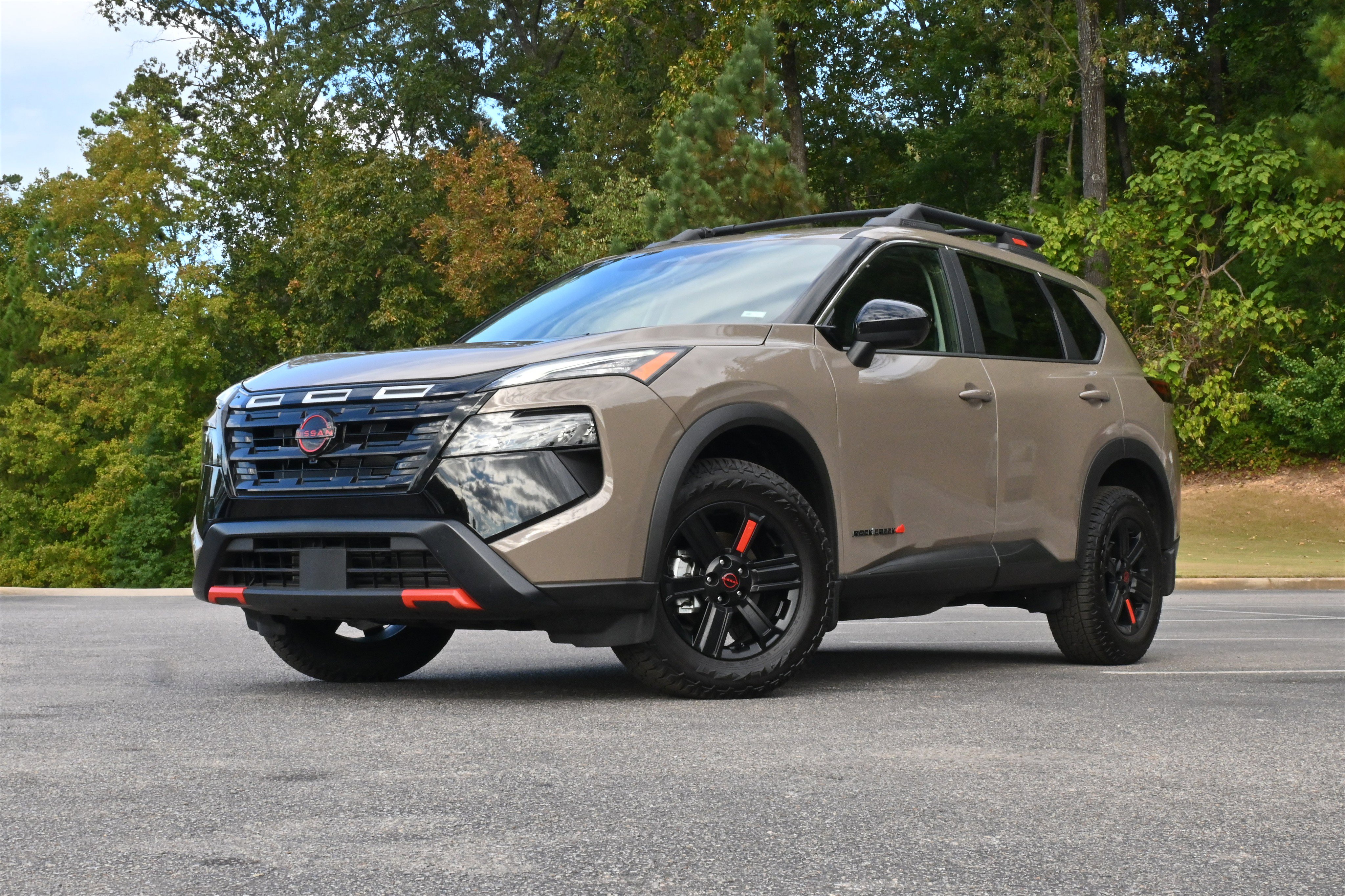 Used 2025 Nissan Rogue SV image 4
