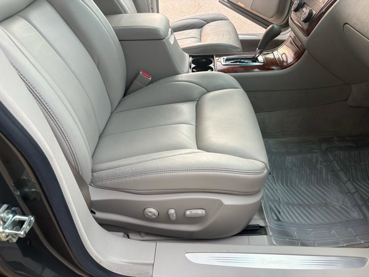 Used 2006 Cadillac DTS FWD image 37