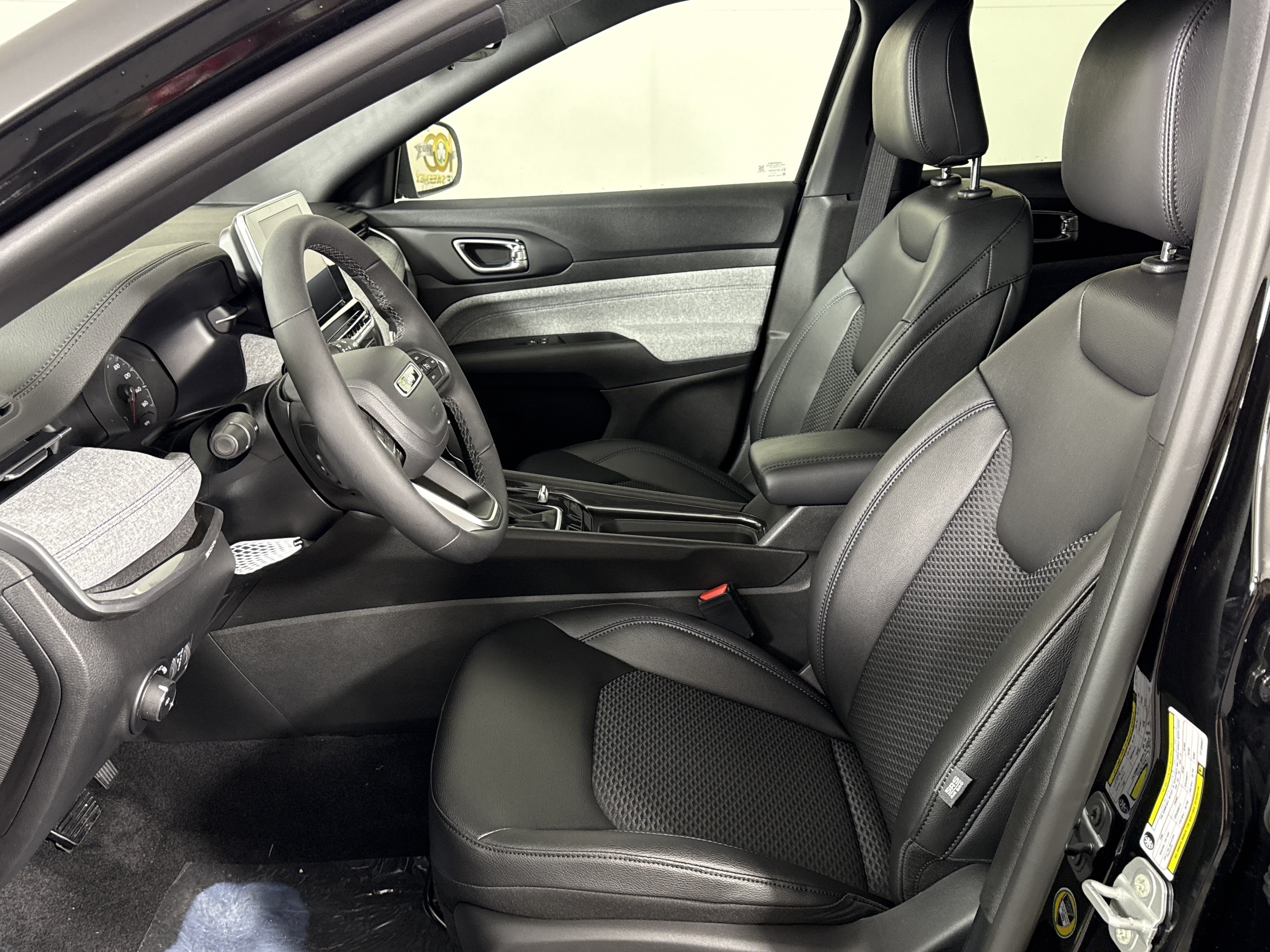 New 2026 Jeep Compass Latitude AWD/4WD image 12