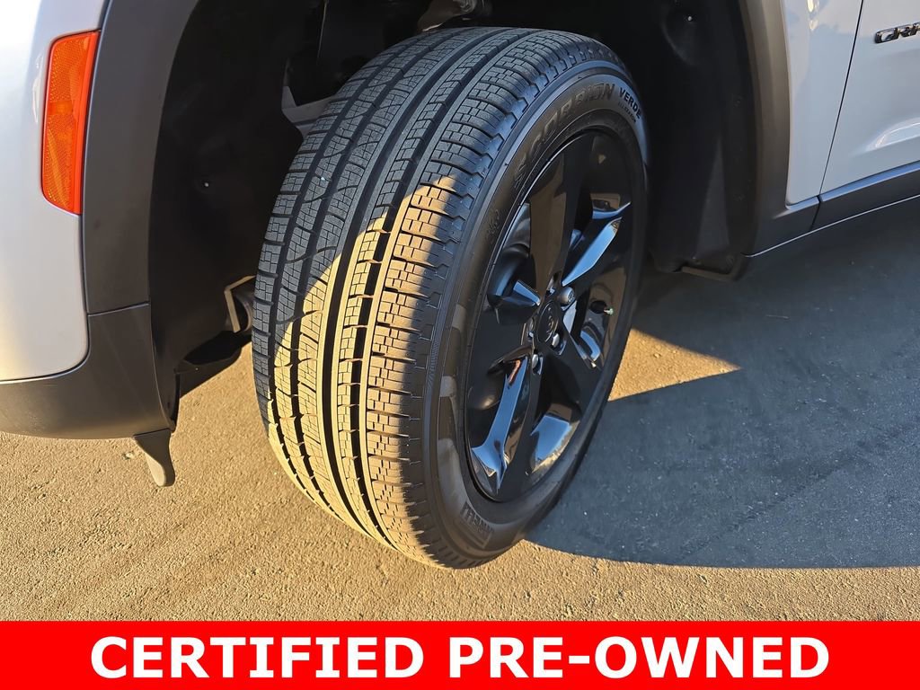 Used 2025 Jeep Grand Cherokee Limited w/ Black Appearance Package image 33