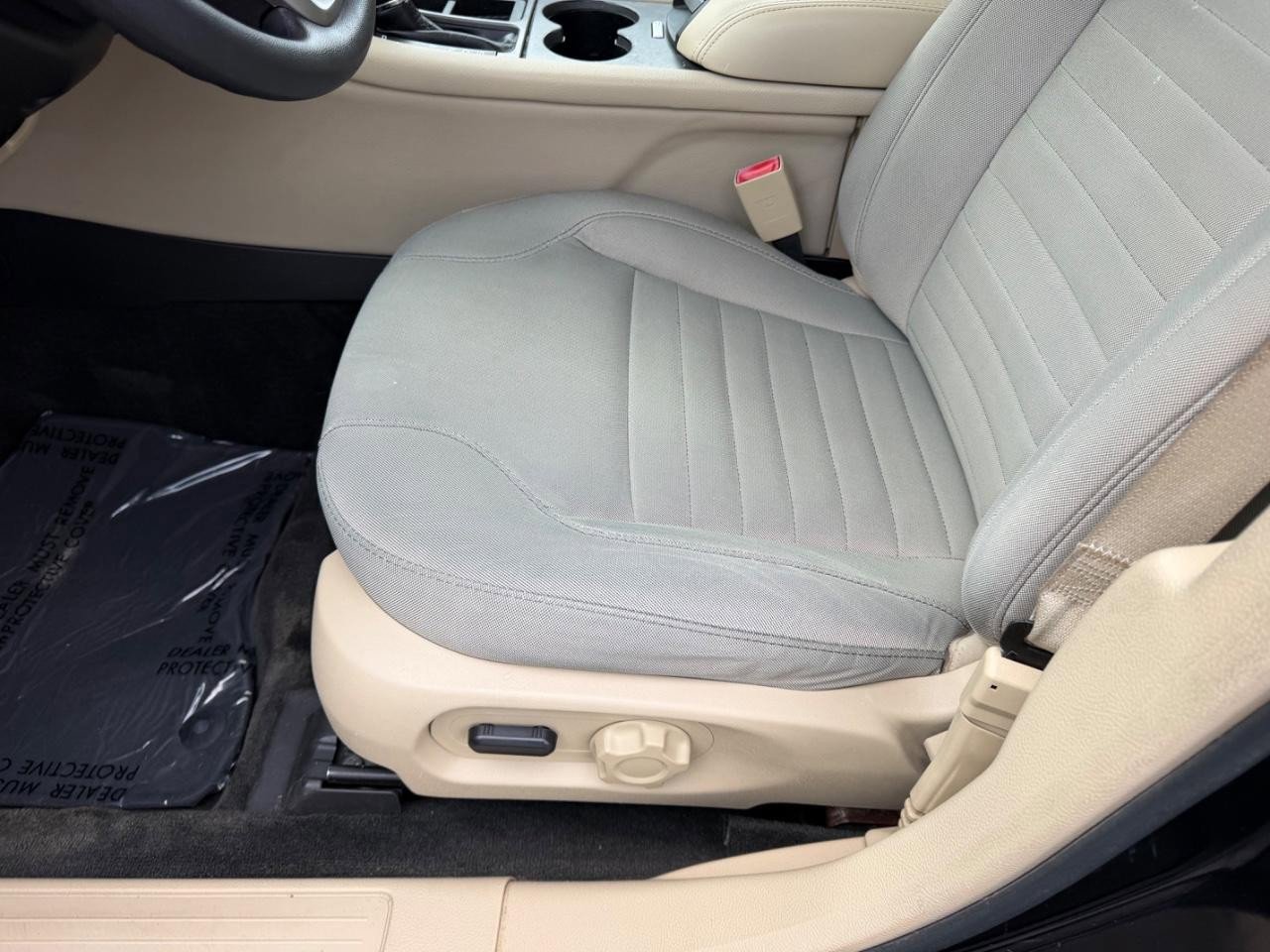 Used 2016 Ford Taurus SE FWD image 18
