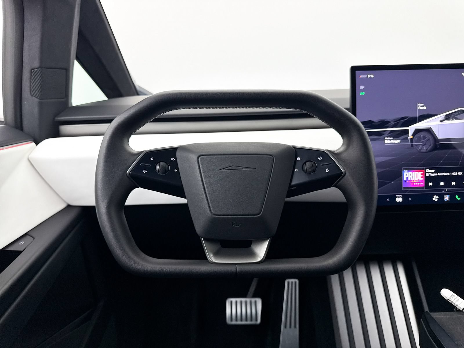 Used 2024 Tesla Cybertruck AWD Crew Cab image 3