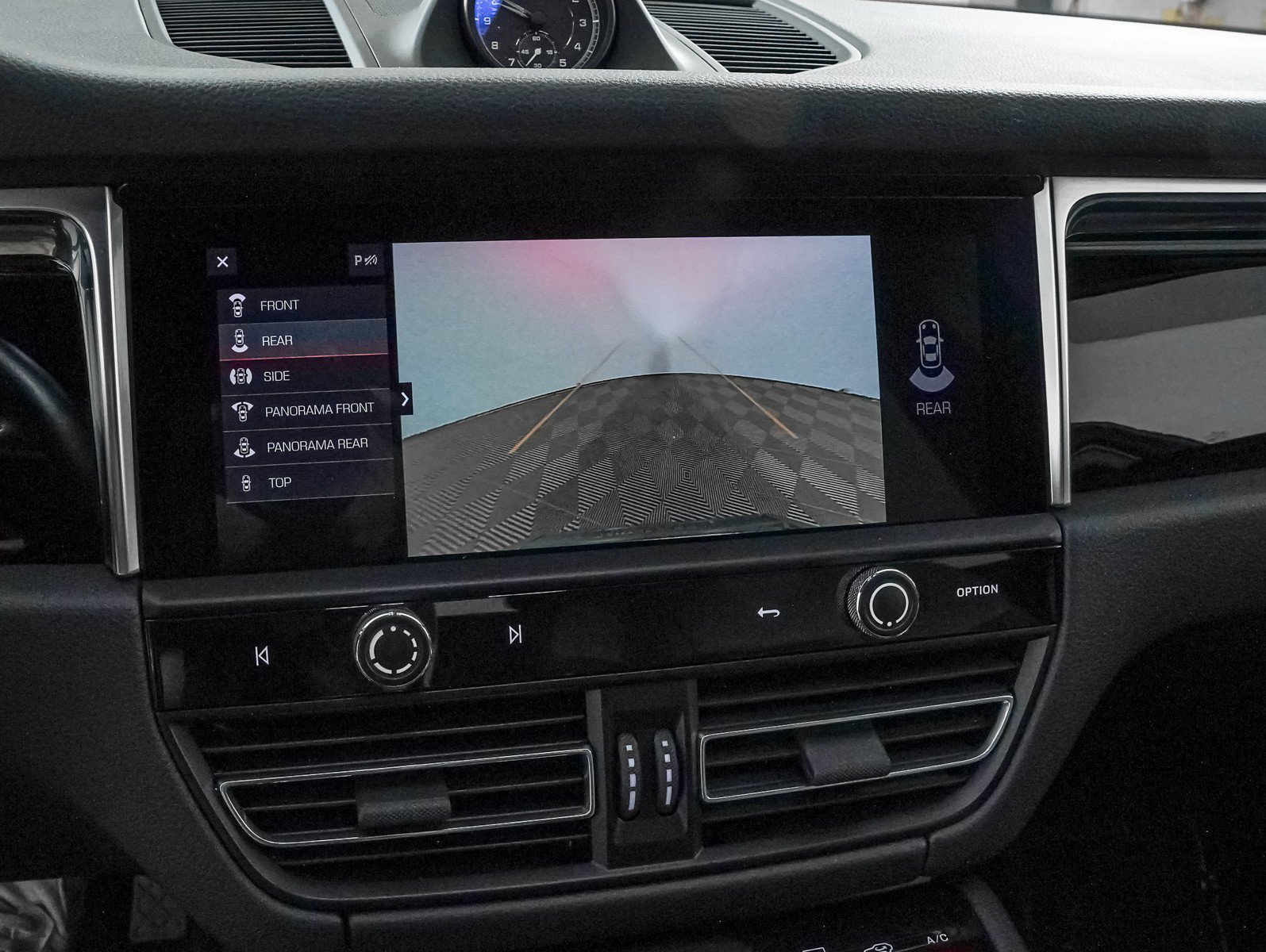 Certified 2024 Porsche Macan S AWD/4WD image 22