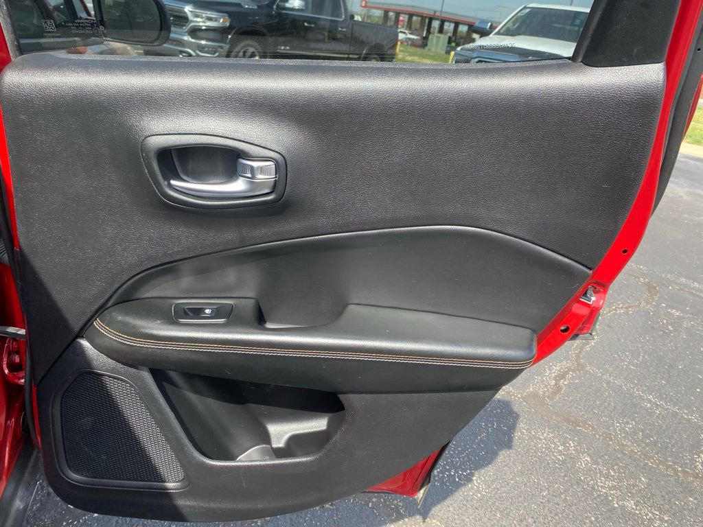 Used 2018 Jeep Compass Latitude w/ Popular Equipment Group image 7