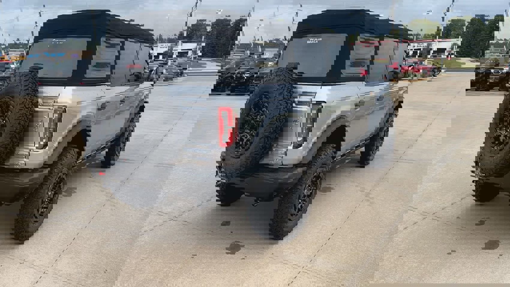 Used 2023 Ford Bronco Badlands image 7