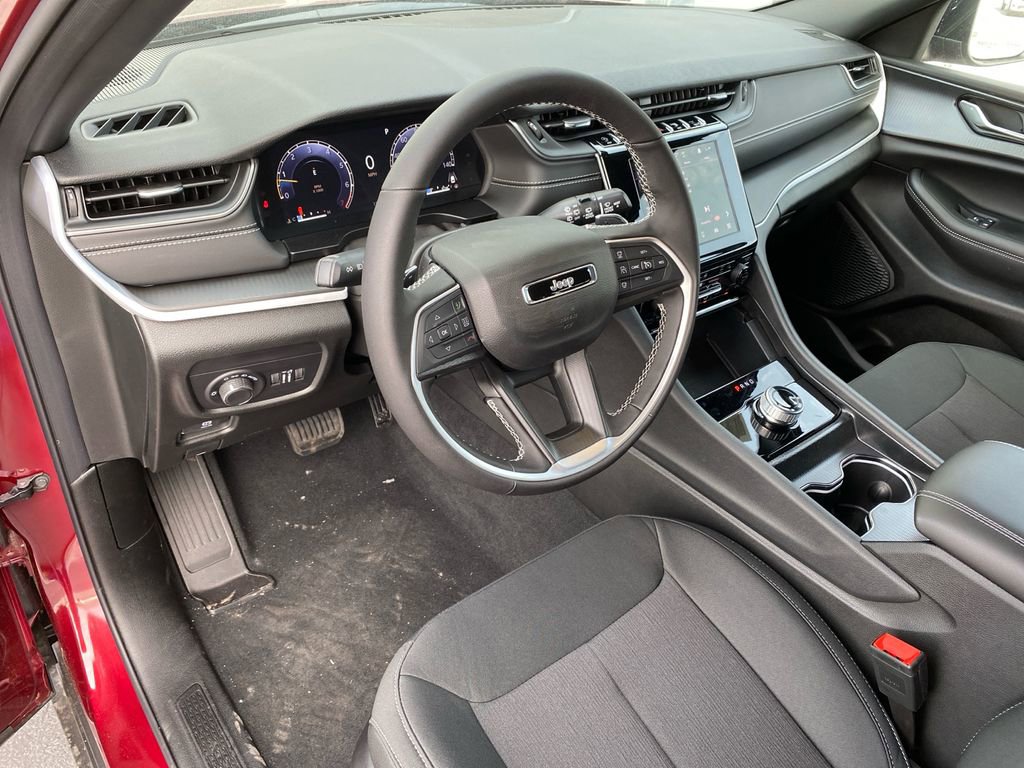 New 2025 Jeep Grand Cherokee L Laredo w/ Luxury Tech Group I AWD/4WD image 5