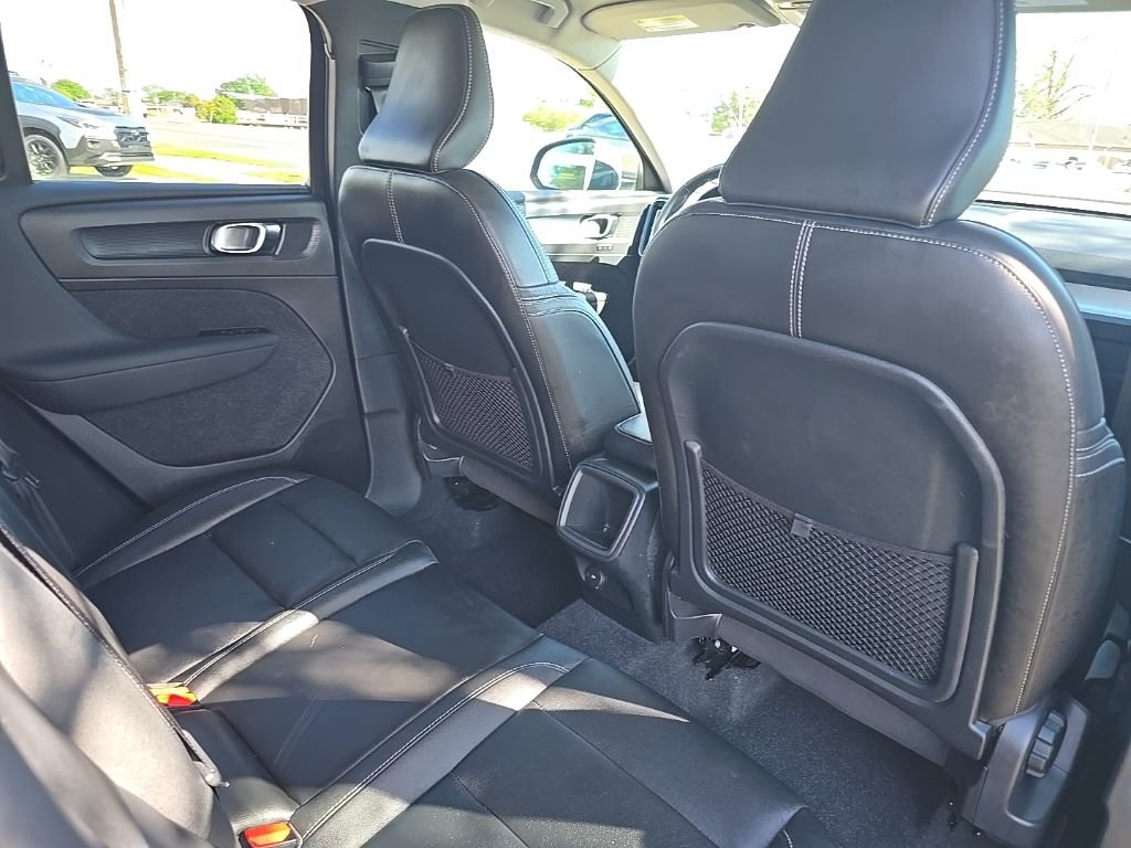 Used 2021 Volvo XC40 T5 Momentum image 28