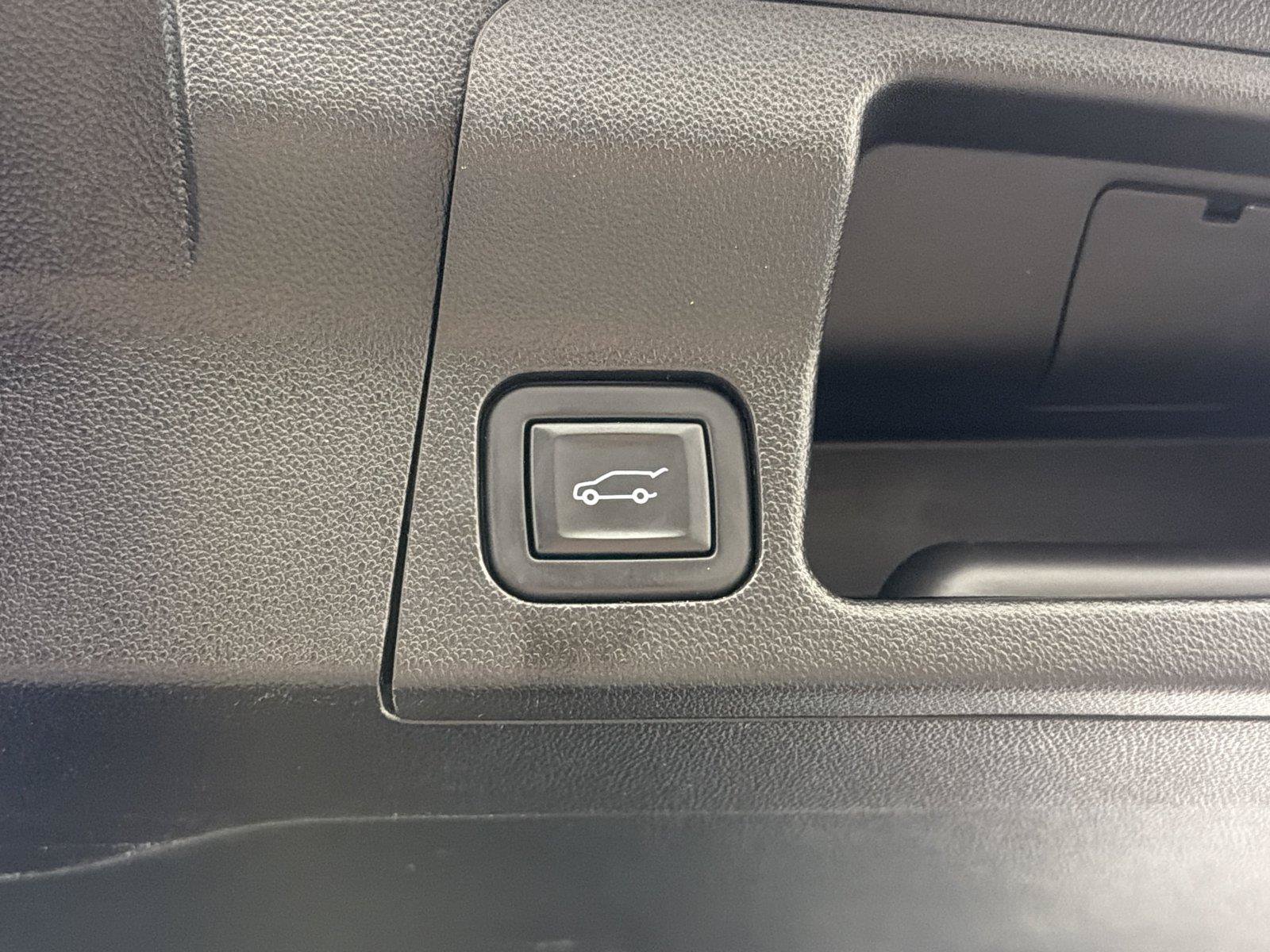 Certified 2023 GMC Acadia SLT w/ Elevation Edition FWD image 18