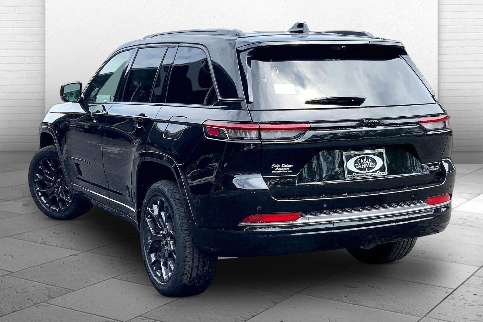New 2026 Jeep Grand Cherokee Summit w/ Obsidian Package AWD/4WD image 3