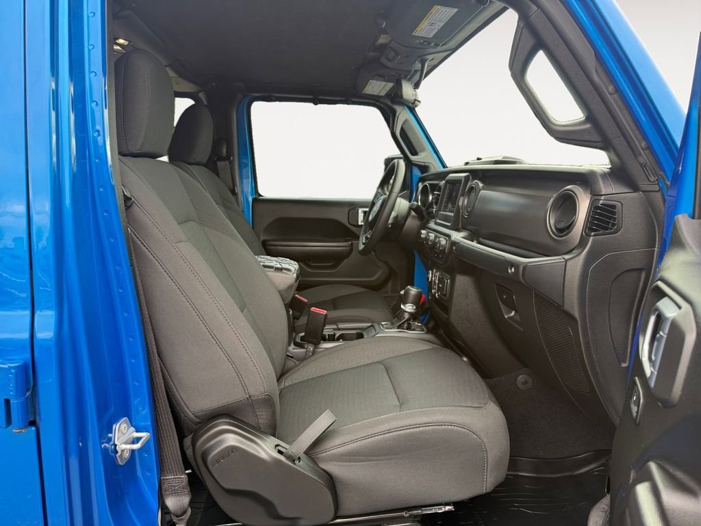 Used 2021 Jeep Gladiator Willys AWD/4WD image 15