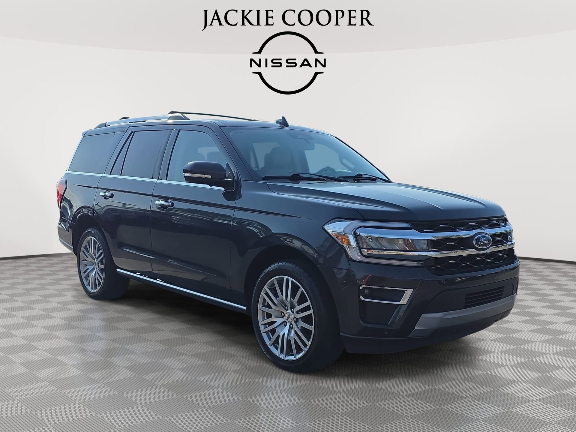 Used 2024 Ford Expedition Limited AWD/4WD image 3