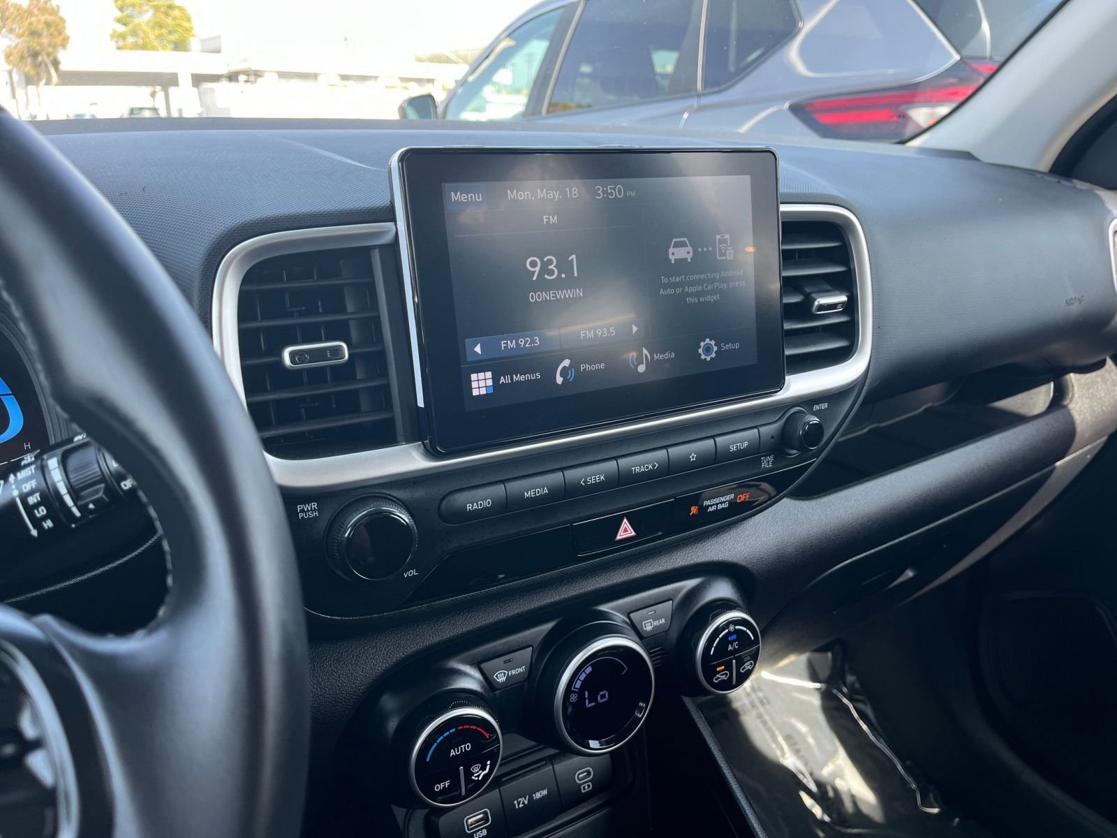 Used 2025 Hyundai Venue SEL FWD image 17