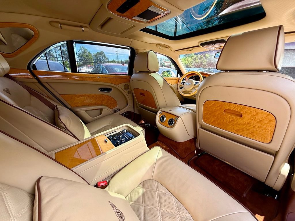 Used 2016 Bentley Mulsanne RWD image 48