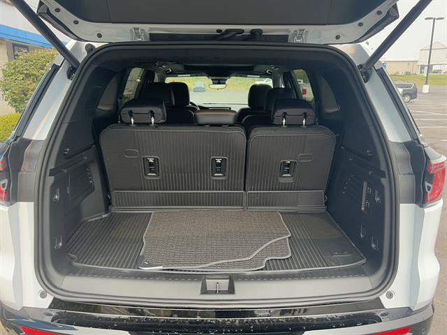 New 2026 GMC Acadia Denali Ultimate w/ LPO, Floor Liner Package AWD/4WD image 17