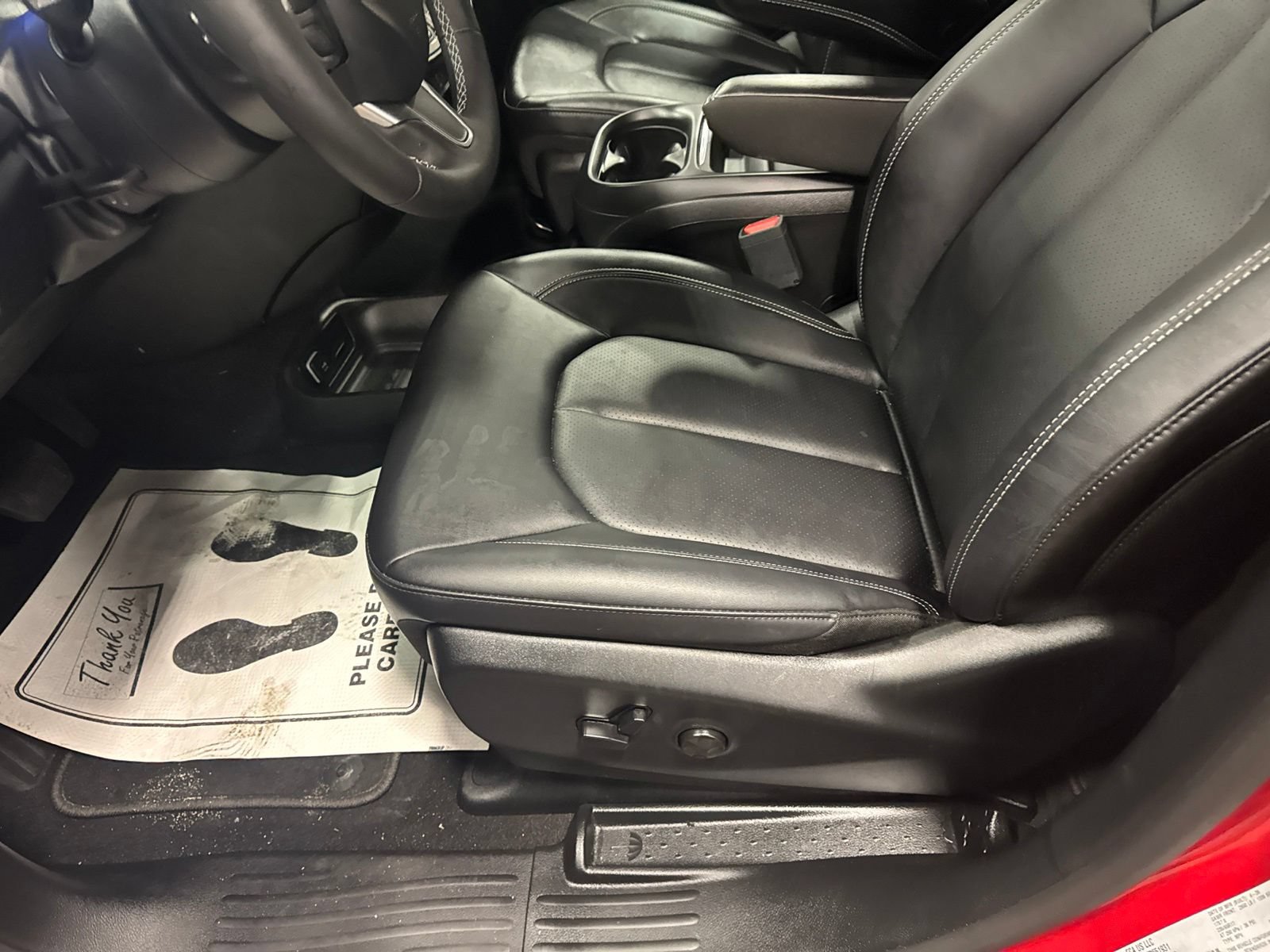 Used 2027 Chrysler Pacifica Select FWD image 13