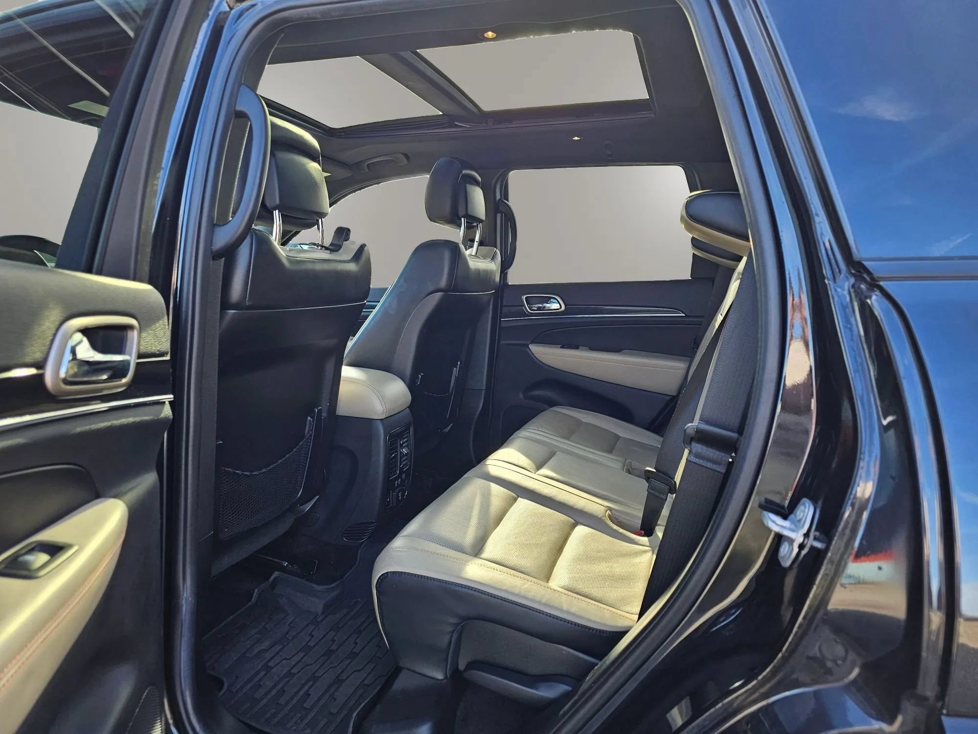 Used 2016 Jeep Grand Cherokee Limited 75th Anniversary RWD image 4