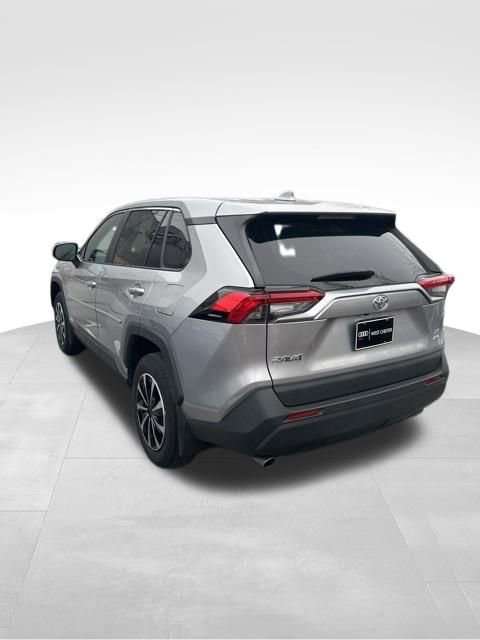 Used 2022 Toyota RAV4 LE image 4