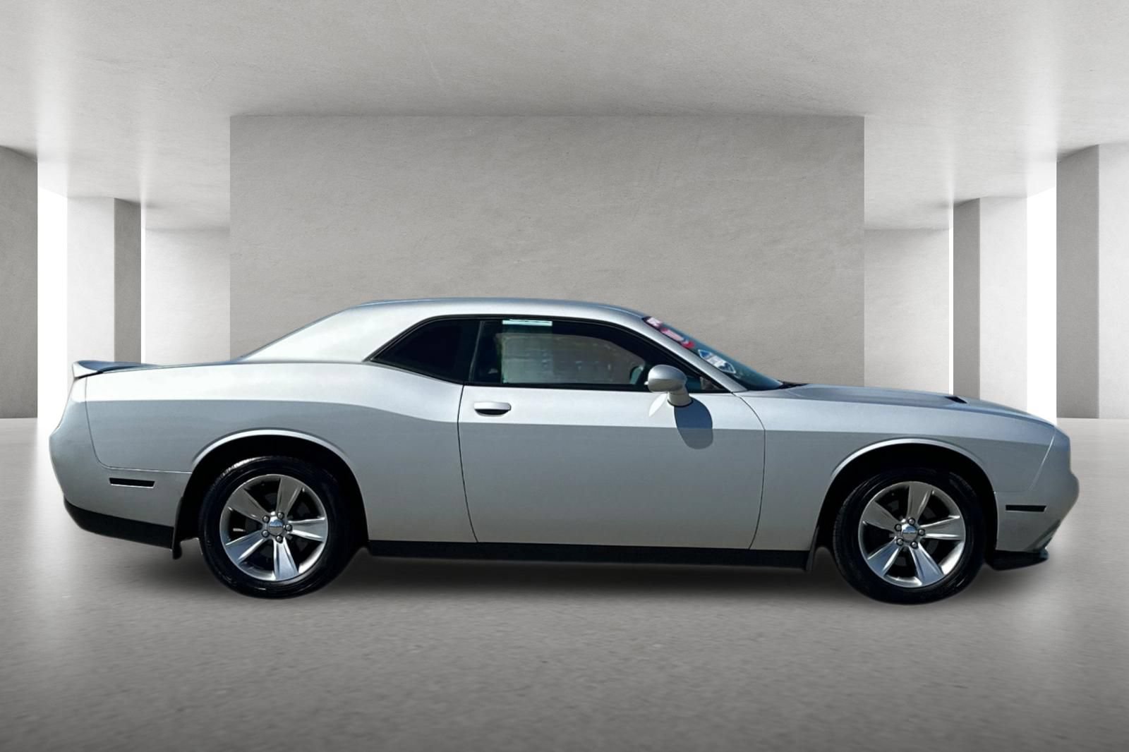 Used 2019 Dodge Challenger SXT RWD image 3