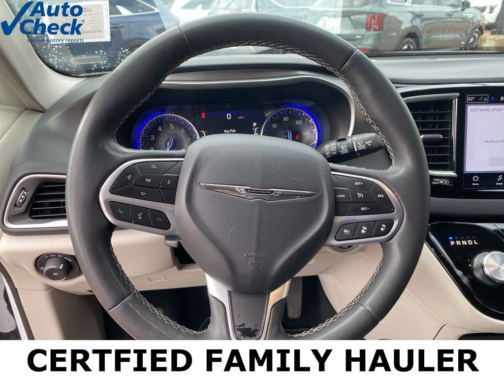 Used 2024 Chrysler Pacifica Touring-L FWD image 30