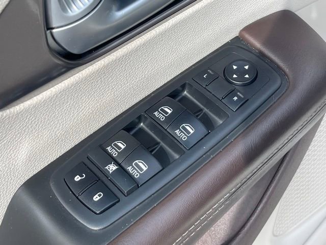 Used 2017 Chrysler Pacifica Touring-L Plus image 18