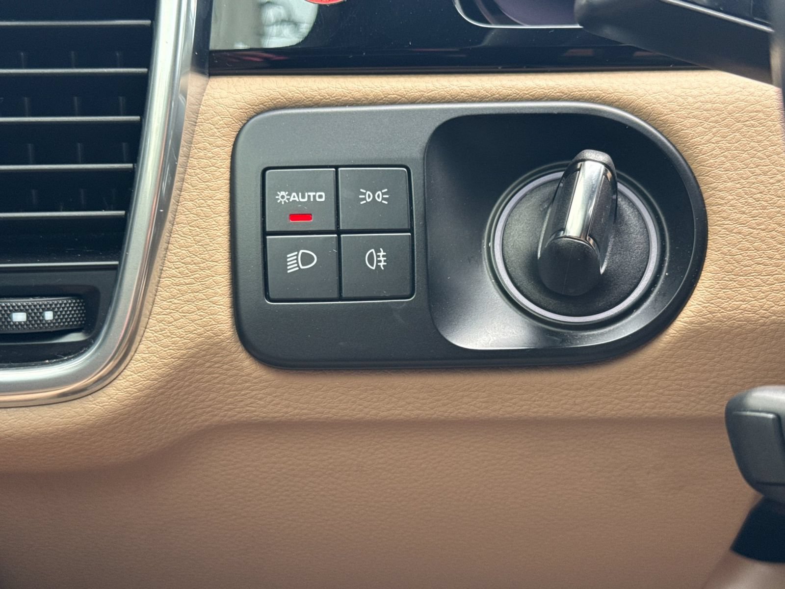 Certified 2022 Porsche Cayenne E-Hybrid AWD/4WD image 32