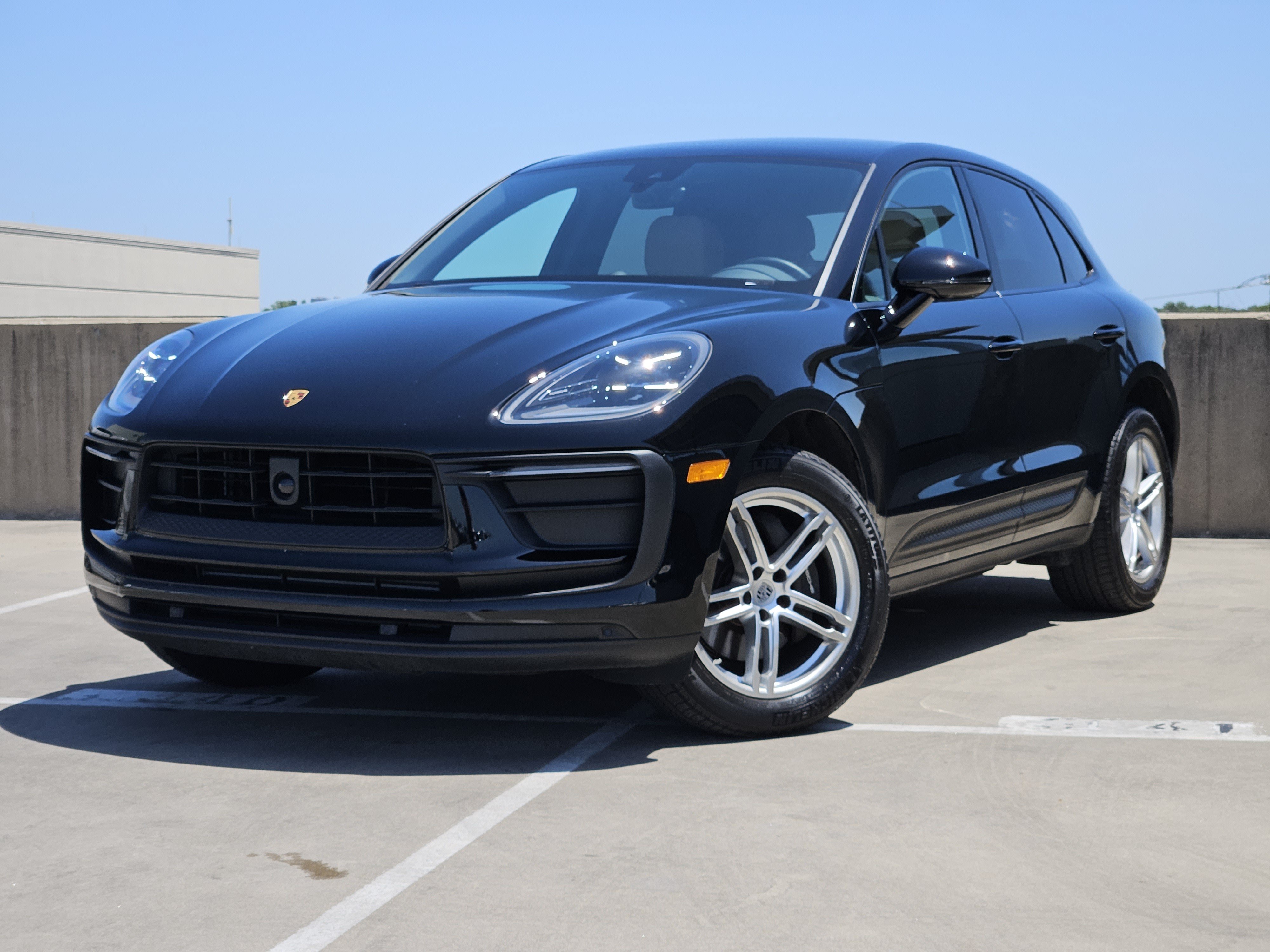 Certified 2026 Porsche Macan AWD/4WD image 1