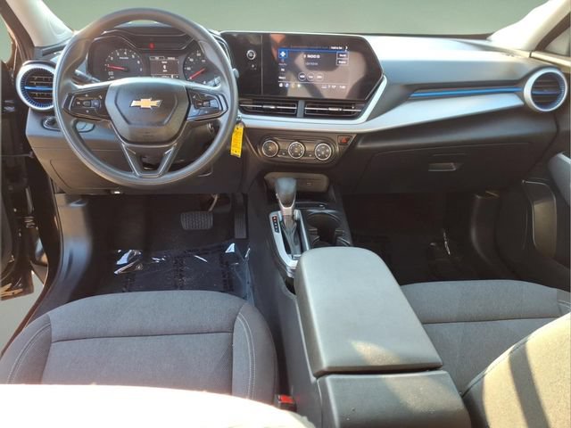 Used 2024 Chevrolet Trax LS w/ LS Convenience Package FWD image 12