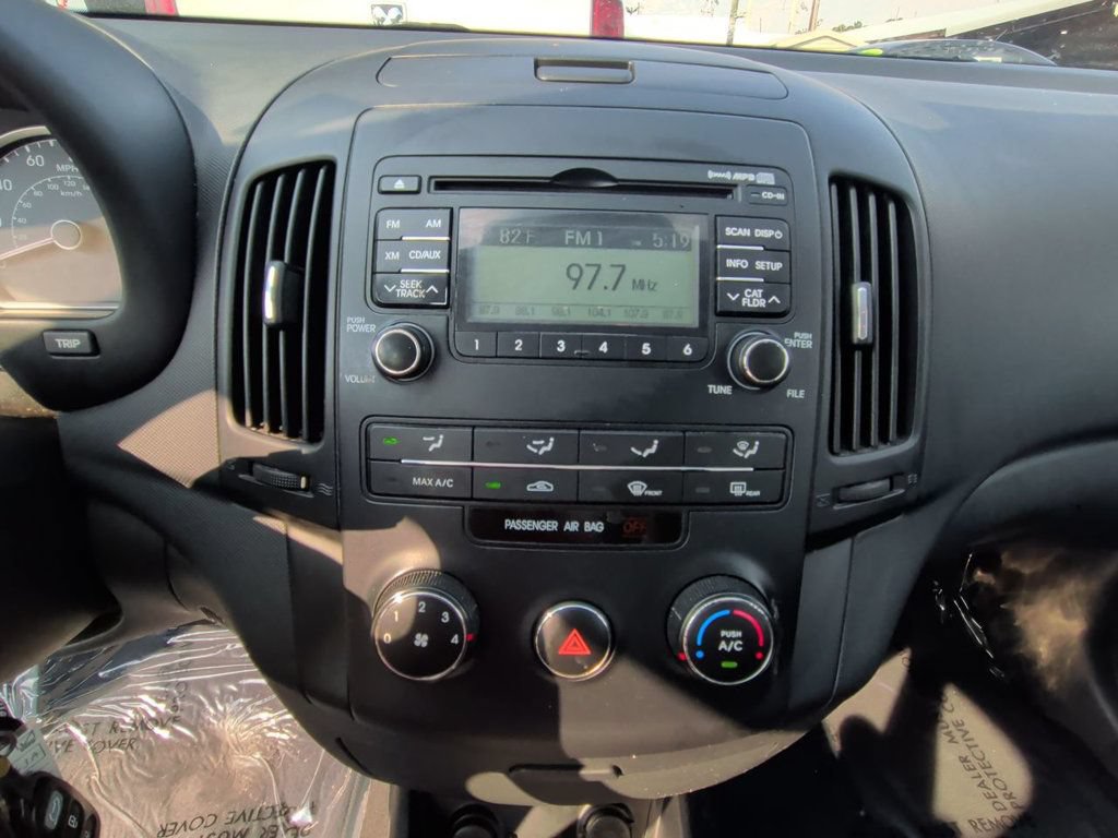 Used 2010 Hyundai Elantra GLS FWD image 17