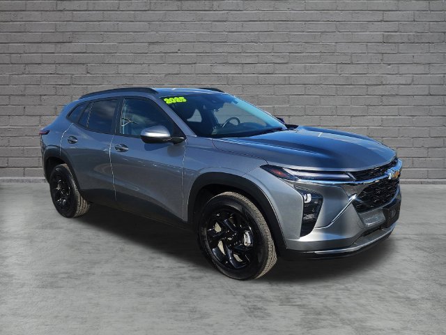 Used 2025 Chevrolet Trax LT w/ LT Convenience Package FWD image 8
