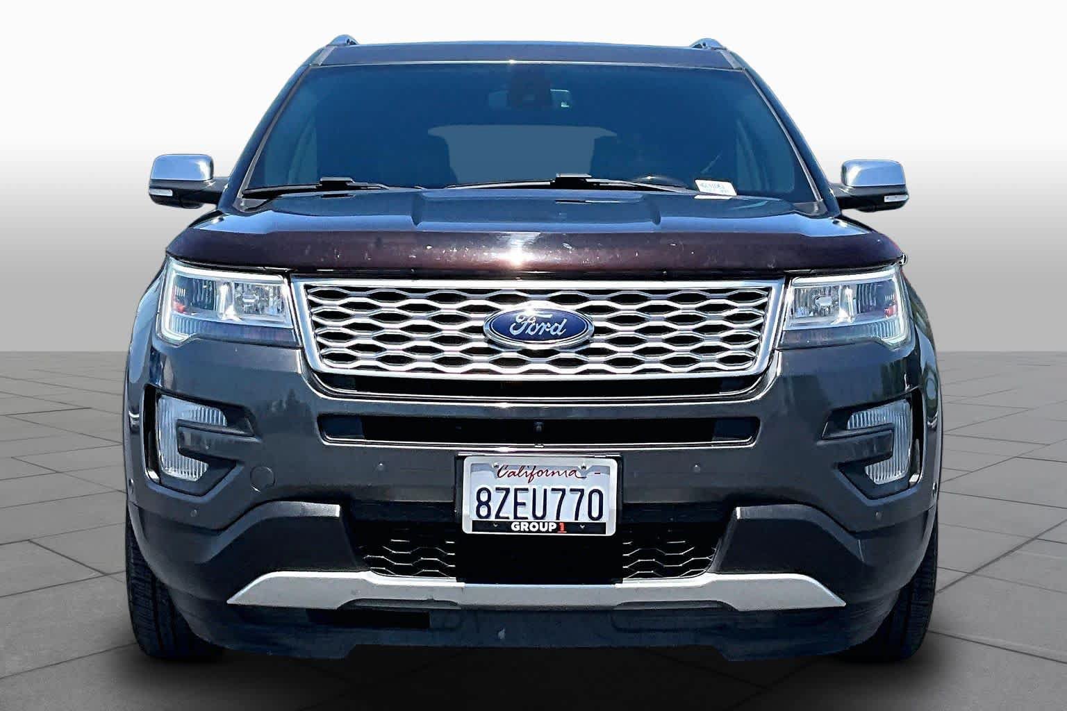 Used 2017 Ford Explorer Platinum AWD/4WD image 3