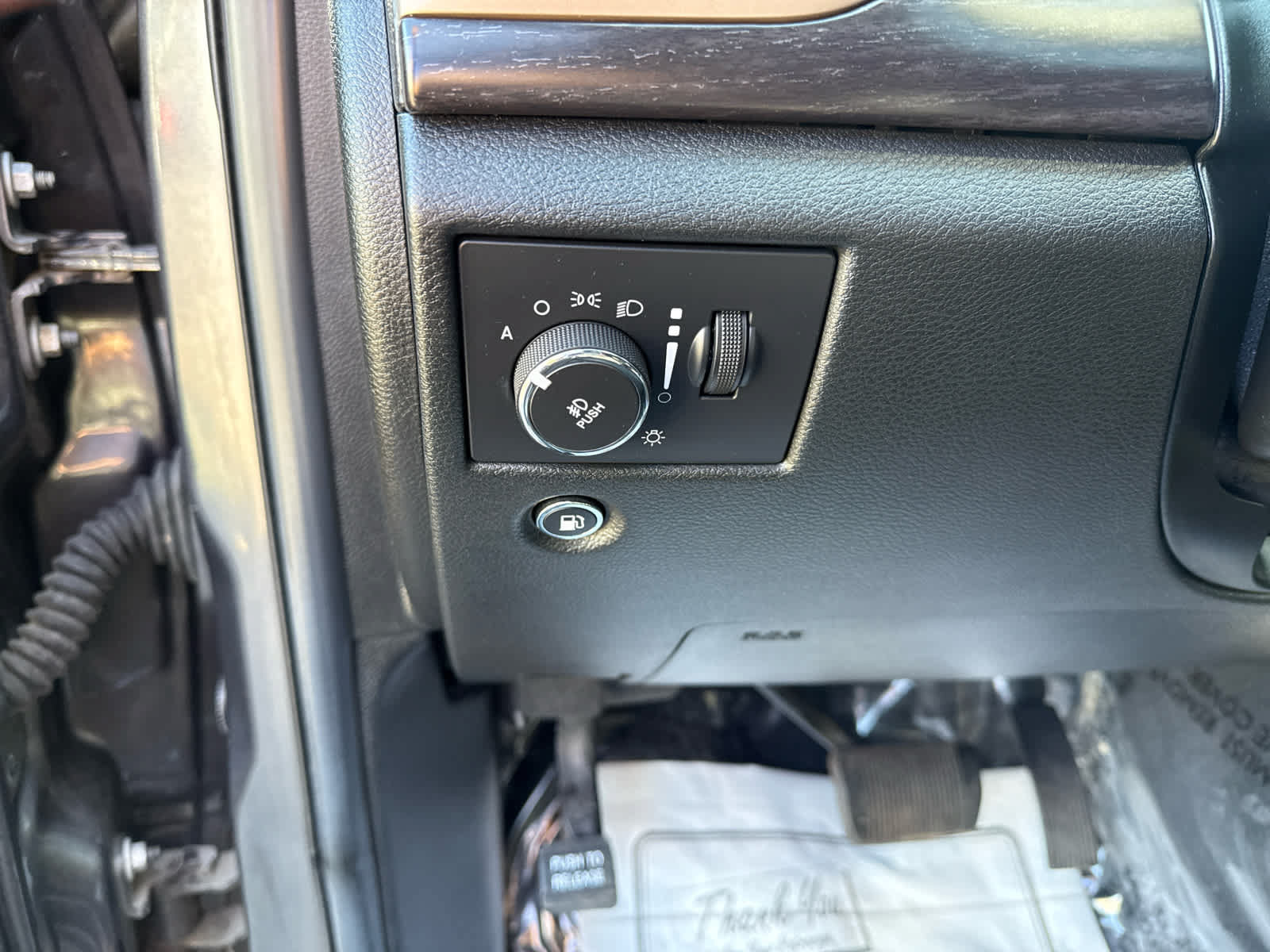 Used 2014 Jeep Grand Cherokee Altitude AWD/4WD image 18