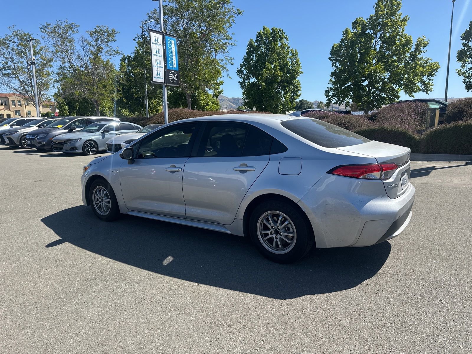 Used 2021 Toyota Corolla LE w/ Carpet Mat Package (TMS) FWD image 3