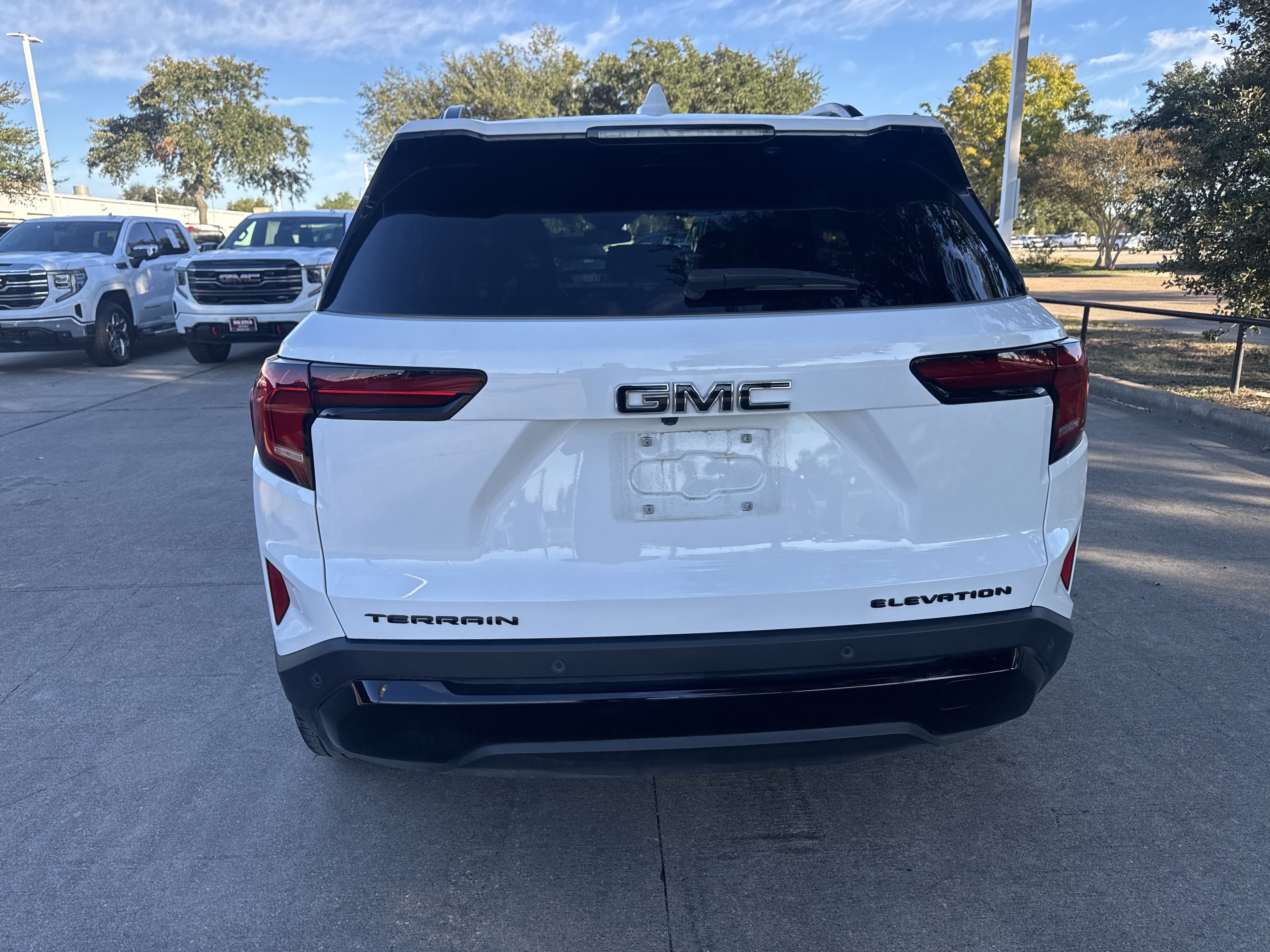 Used 2026 GMC Terrain Elevation w/ Elevation Premium Package FWD image 12