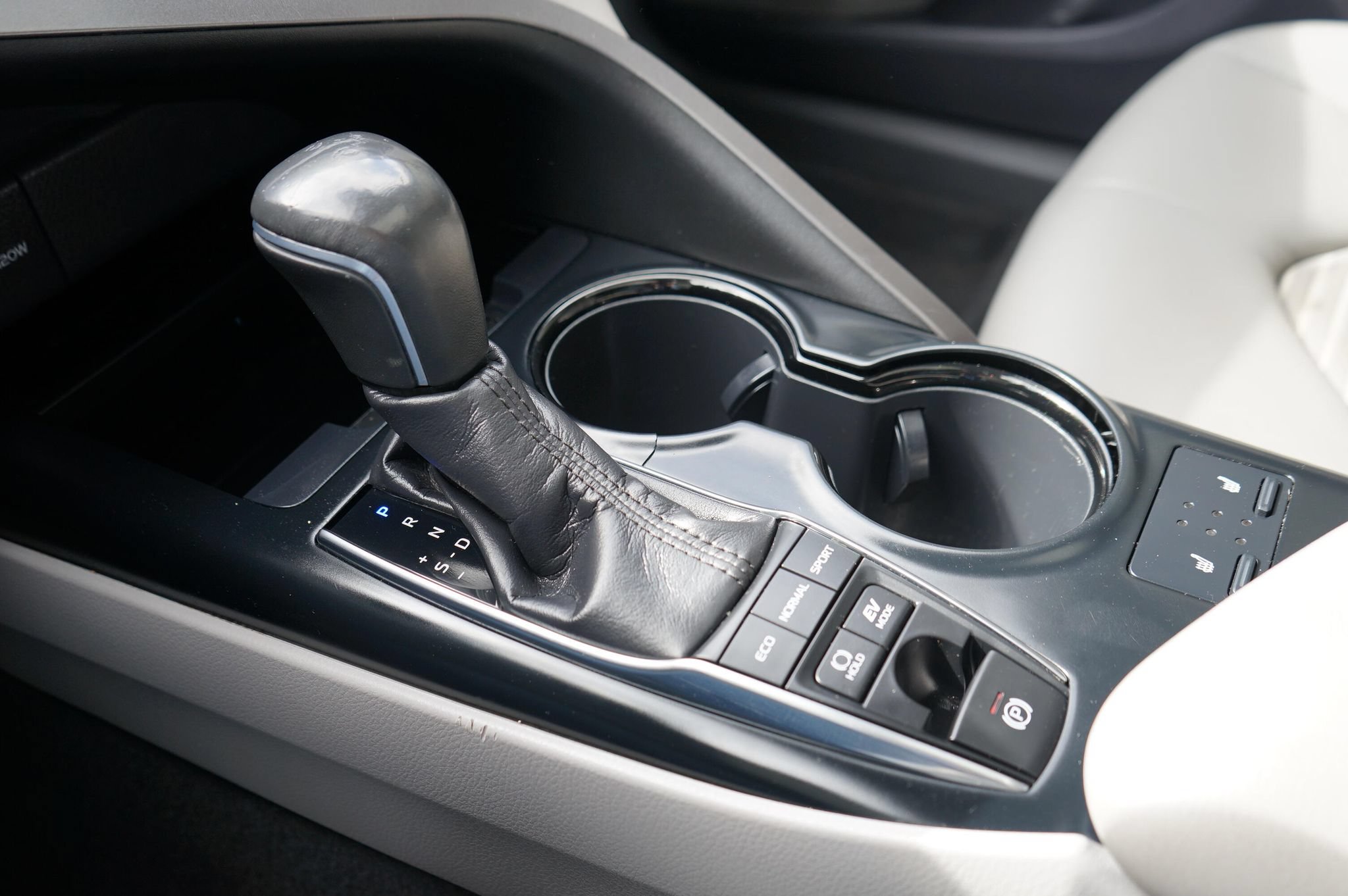 Used 2019 Toyota Camry SE w/ Audio Package FWD image 18