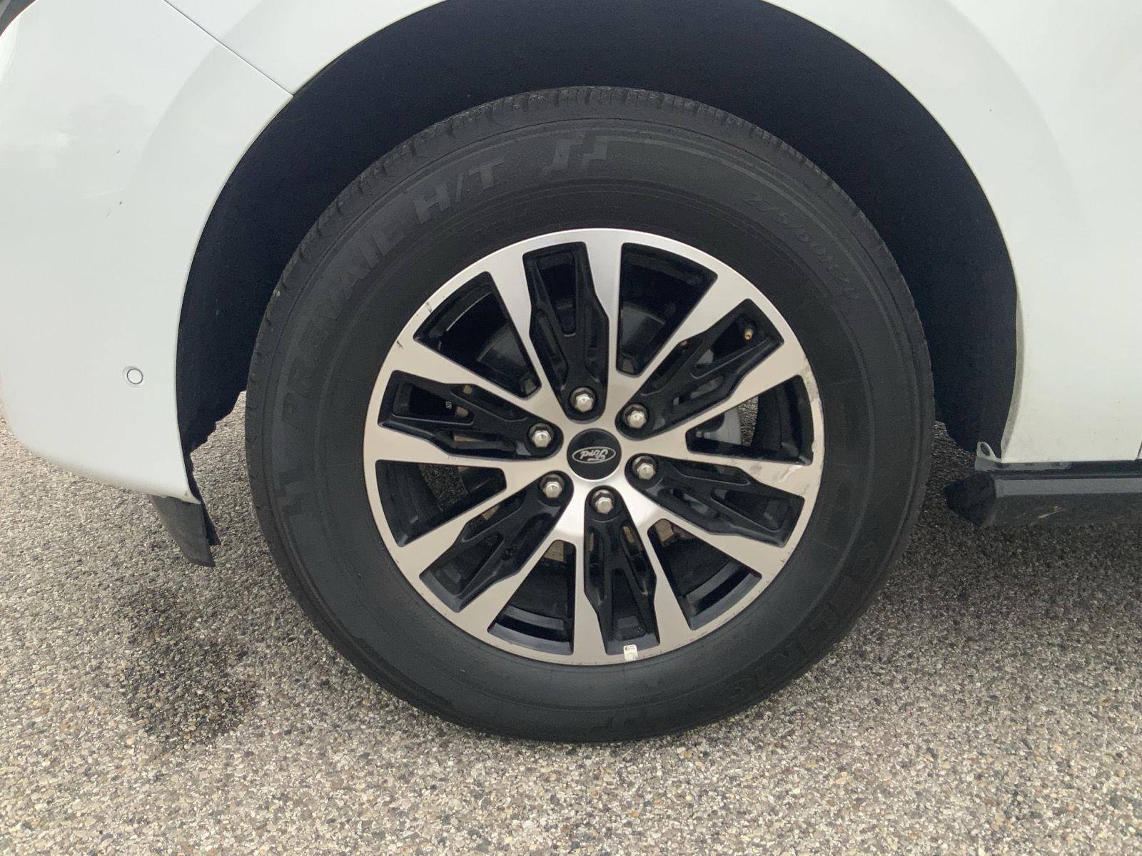 Used 2025 Ford Expedition Platinum image 23