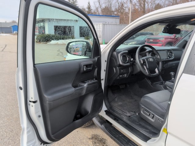 Used 2023 Toyota Tacoma TRD Sport w/ Technology Package image 23