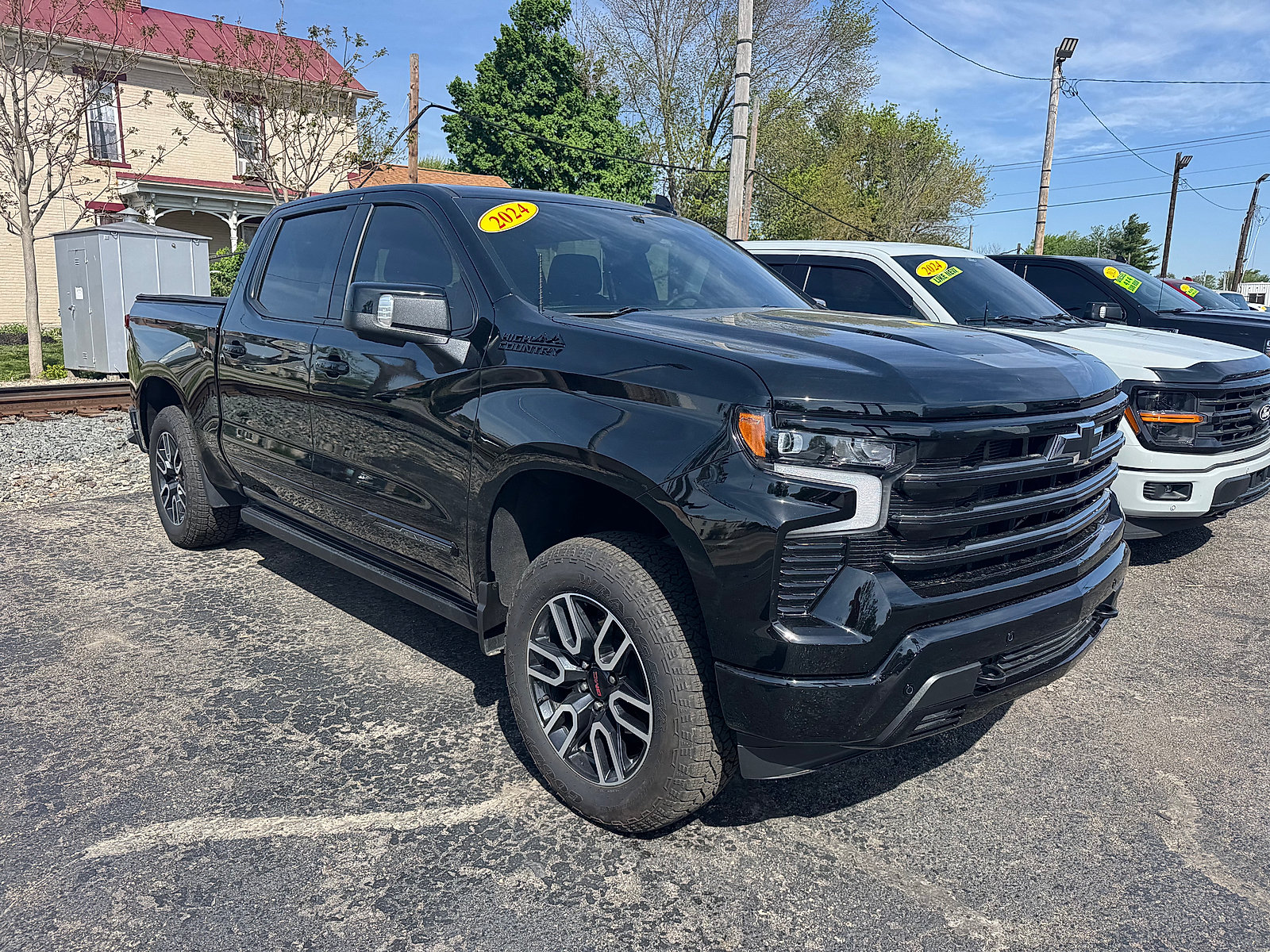 Used 2024 Chevrolet Silverado 1500 High Country w/ Midnight Edition AWD/4WD image 3