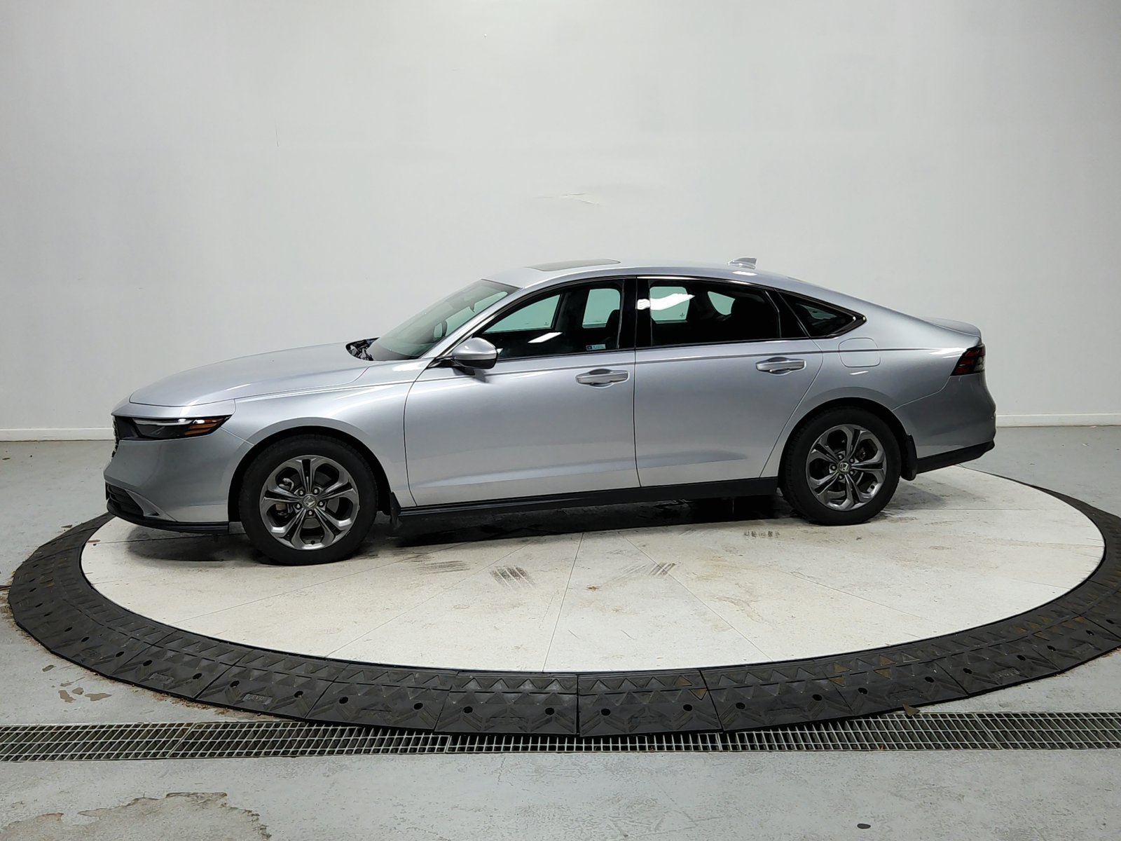 Used 2023 Honda Accord EX image 5