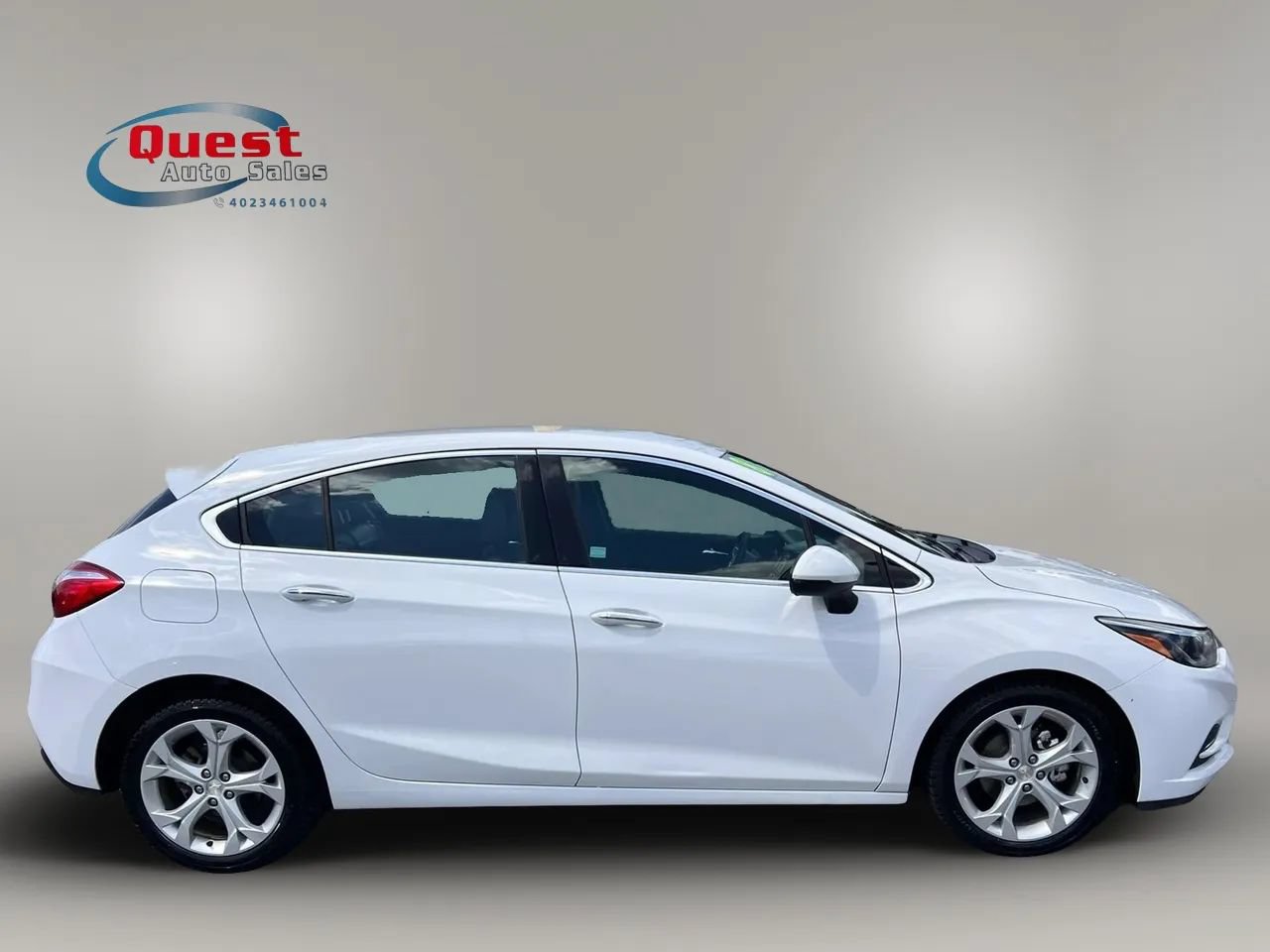 Used 2018 Chevrolet Cruze Premier FWD image 2