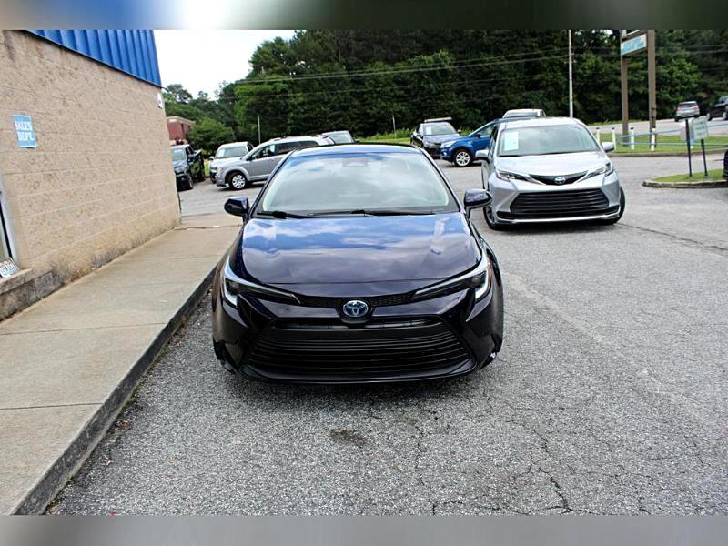 Used 2023 Toyota Corolla LE image 2