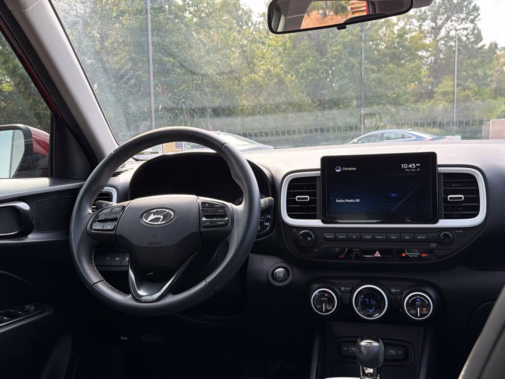 Used 2022 Hyundai Venue Limited FWD image 12