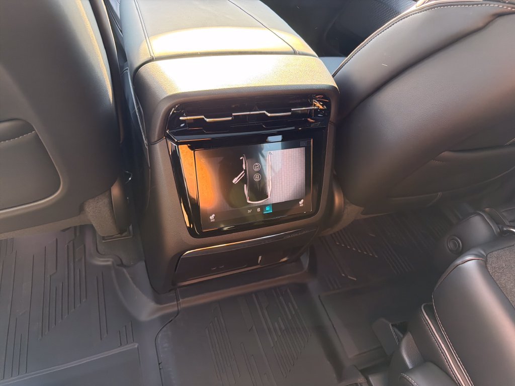 New 2026 Cadillac Escalade IQL Sport 2 w/ LPO, ONYX Package AWD/4WD image 30